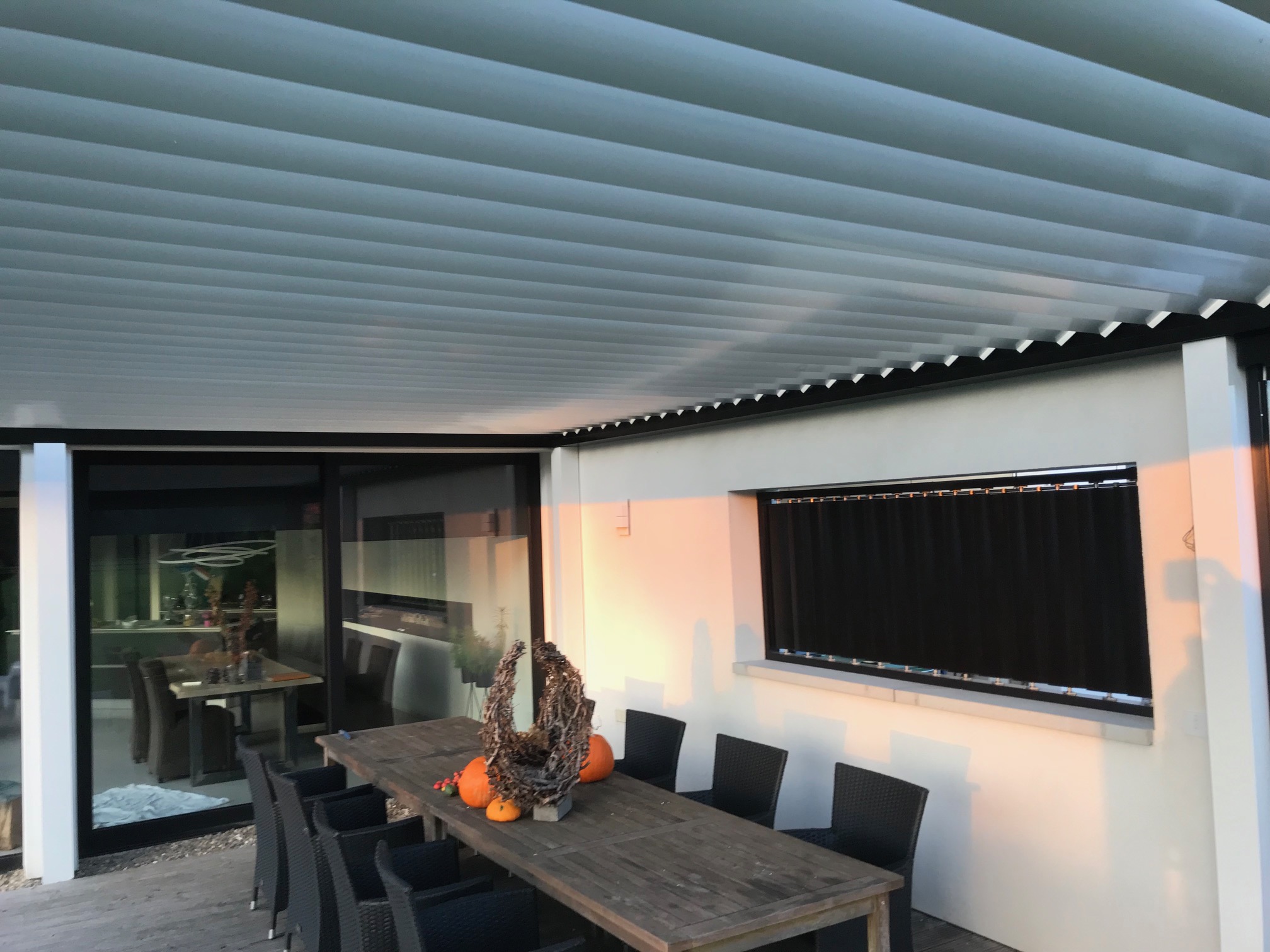 aluminum louvered pergola