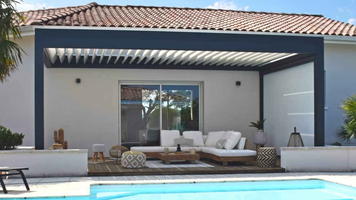 Aluminum pergola-screen for swimming pool