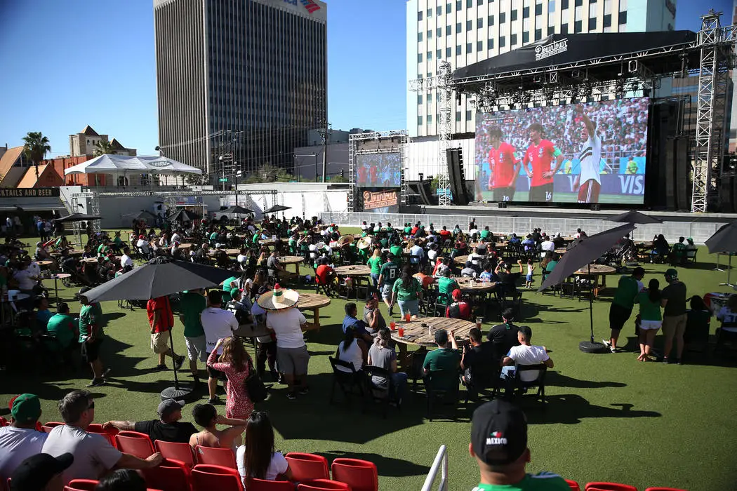 watch the World Cup together in the outdoor 
