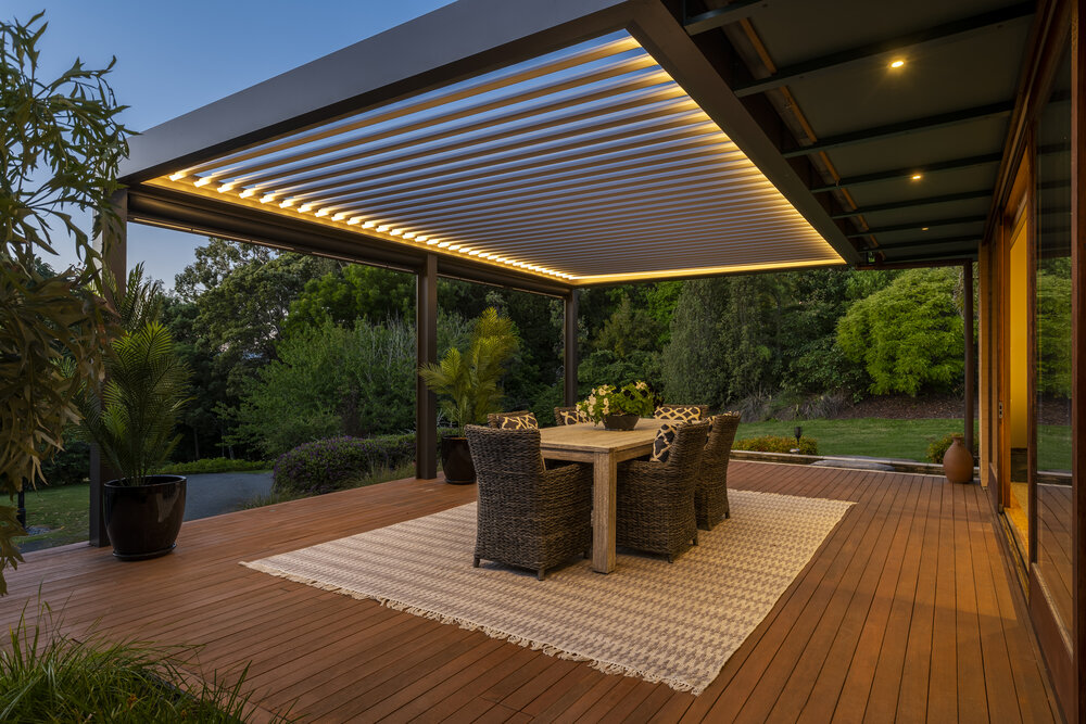 Motorized louver pergola