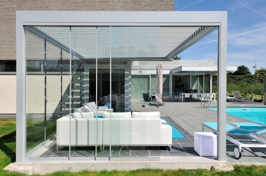 Pergola-s-steklenimi-vrati.jpg