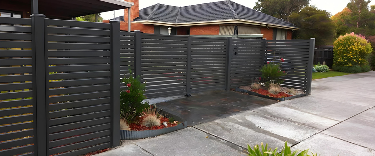 Modern-Aluminum-Fences-for-Residential