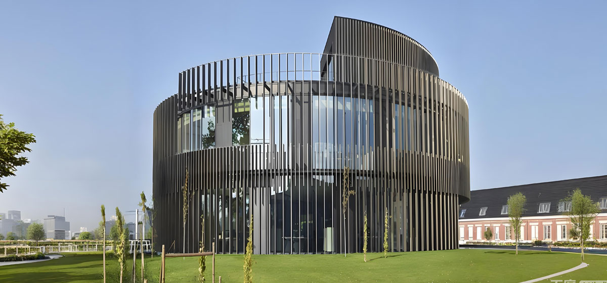 Adjustable-louver-facade