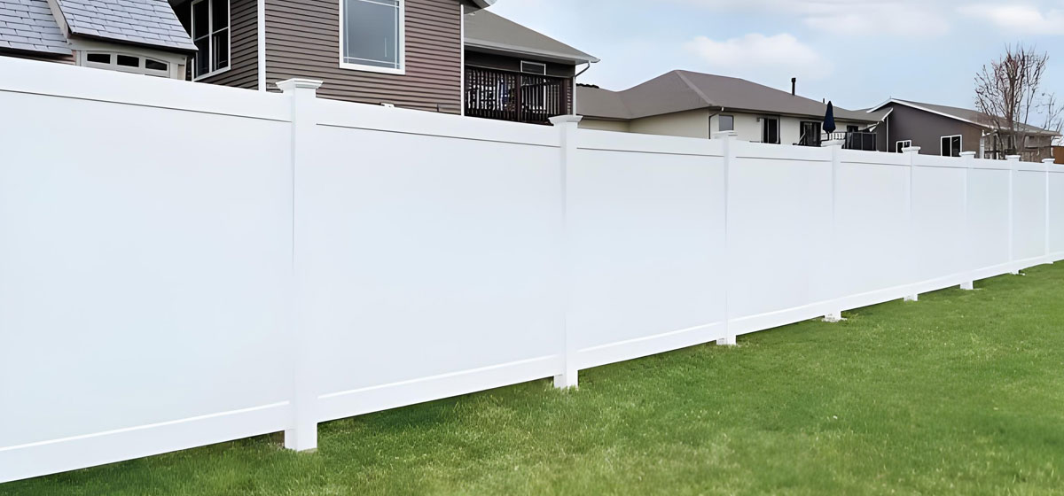 Vinyl-Privacy-Fence-for-Residential-Backyards Vinyl-Privacy-Fence-for-Residential-Backyards