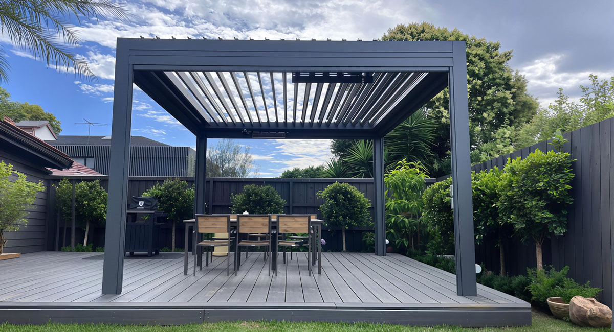 Freestanding-aluminum-pergola-in-a-backyard Freestanding-aluminum-pergola-in-a-backyard